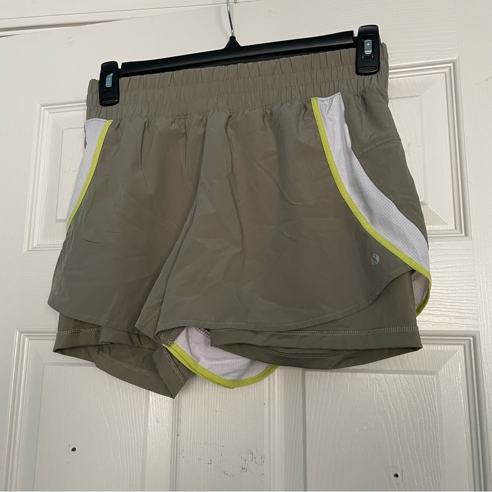 Layer 8 Women's Activewear Qwuick Dry Double Lined Athletic Shorts Size Medium